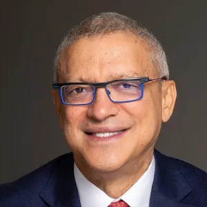 Head and shoulders photo of Leslie Maasdorp.