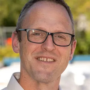 Head and shoulders photo of Stephen Elderkin.