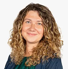 Head and shoulders photo of Amanda Brasil-Leigh.