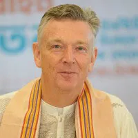 Head and shoulders photo of Graham Wright.