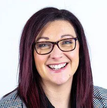 Head and shoulders photo of Laura Cooper.