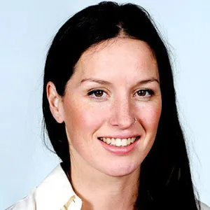 Head and shoulders photo of Roisin Mortimer.