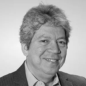 Head and shoulders photo of Oscar A. Garcia.